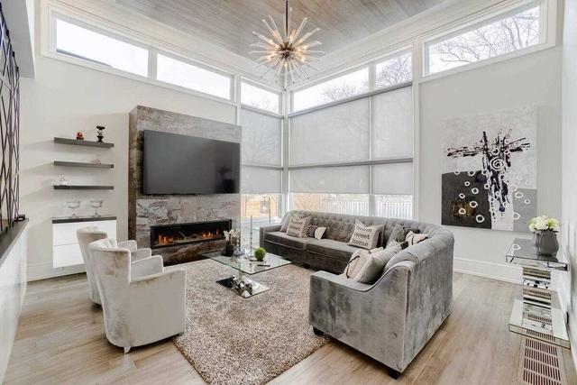 374 Seaton Dr, House detached with 4 bedrooms, 7 bathrooms and 8 parking in Oakville ON | Image 4
