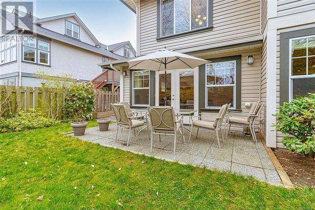 1106 Tolmie Ave, House detached with 3 bedrooms, 3 bathrooms and 2 parking in Saanich BC | Image 33