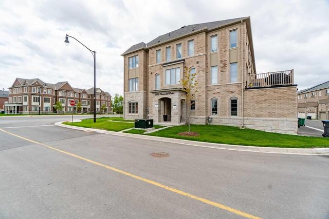 8573 Financial Dr, House attached with 5 bedrooms, 5 bathrooms and 1 parking in Brampton ON | Image 2