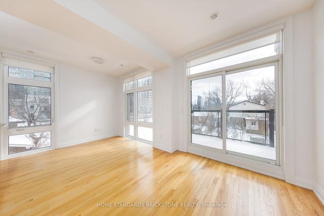 10 - 11 Eldora Ave, Townhouse with 2 bedrooms, 2 bathrooms and 1 parking in Toronto ON | Image 8