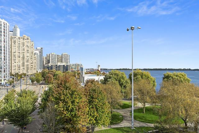 512 - 401 Queens Quay W, Condo with 2 bedrooms, 2 bathrooms and 1 parking in Toronto ON | Image 6