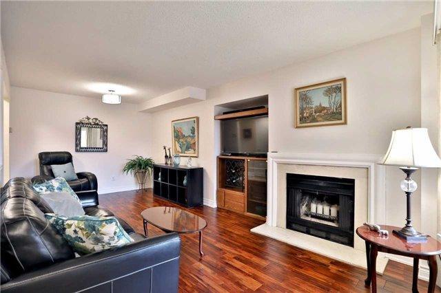 1286 Valerie Cres, House attached with 3 bedrooms, 3 bathrooms and 2 parking in Oakville ON | Image 2