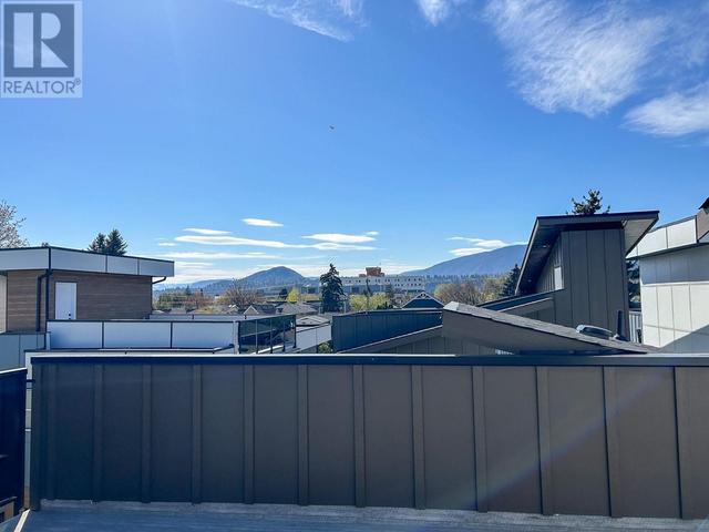 2173 Aberdeen Street, House attached with 3 bedrooms, 3 bathrooms and 1 parking in Kelowna BC | Image 25