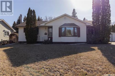 2608 Cumberland Avenue S, House detached with 4 bedrooms, 2 bathrooms and null parking in Saskatoon SK | Card Image