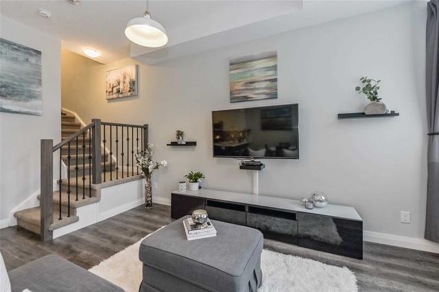 at2 - 53 Arthur St S, Townhouse with 2 bedrooms, 2 bathrooms and 1 parking in Guelph ON | Image 2