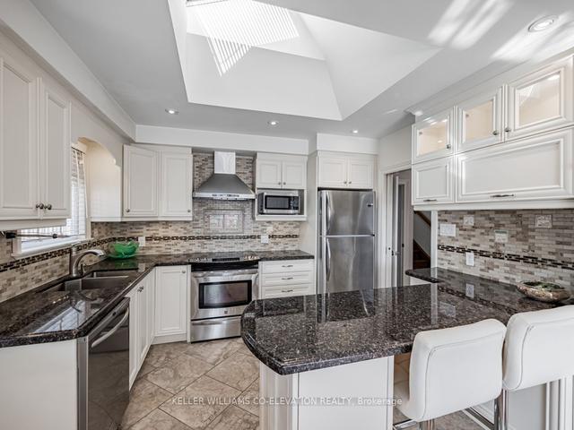 18 Barwell Cres, House detached with 3 bedrooms, 2 bathrooms and 5 parking in Toronto ON | Image 2