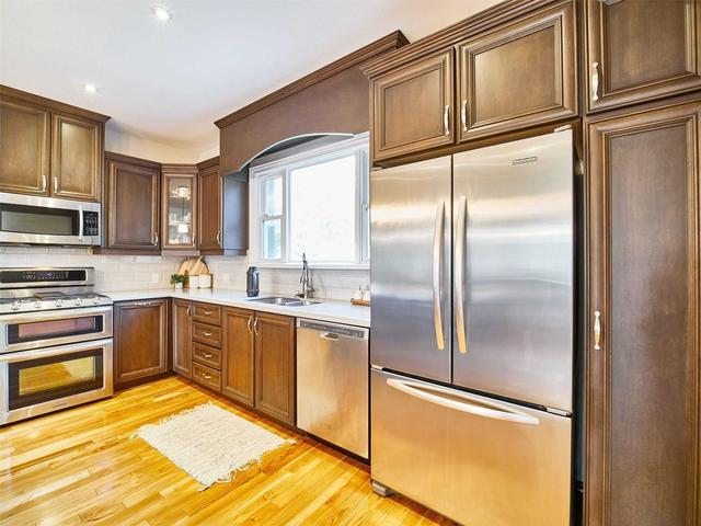 97 Church St S, House detached with 3 bedrooms, 4 bathrooms and 14 parking in Ajax ON | Image 3