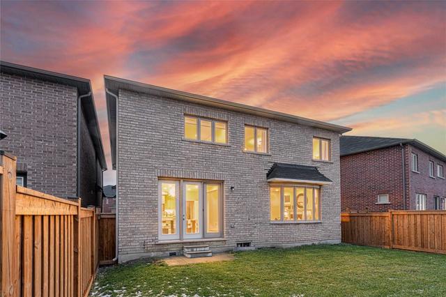 128 Helena Crt, House detached with 4 bedrooms, 4 bathrooms and 6 parking in Newmarket ON | Image 28