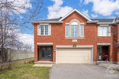 211 Gladeview Private, Townhouse with 2 bedrooms, 3 bathrooms and 4 parking in Ottawa ON | Card Image