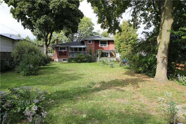 25 Crestwood Dr, House detached with 3 bedrooms, 2 bathrooms and 4 parking in Toronto ON | Image 2