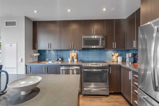 th04 - 2212 Lake Shore Blvd W, Townhouse with 2 bedrooms, 3 bathrooms and 1 parking in Toronto ON | Image 3