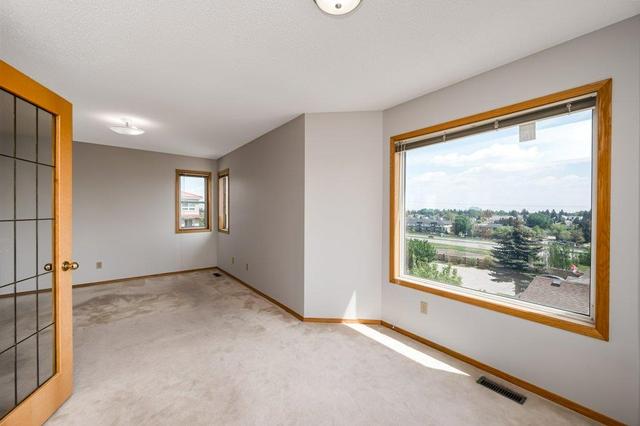 2896 Signal Hill Heights Sw, House detached with 4 bedrooms, 3 bathrooms and 4 parking in Calgary AB | Image 14