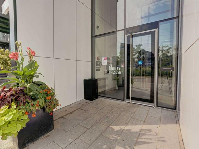 1220 - 32 Trolley Cres, Condo with 2 bedrooms, 2 bathrooms and 1 parking in Toronto ON | Image 1