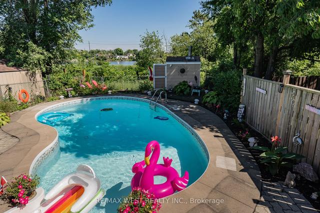 18 Lampman Cres, House detached with 3 bedrooms, 2 bathrooms and 5 parking in Thorold ON | Image 30