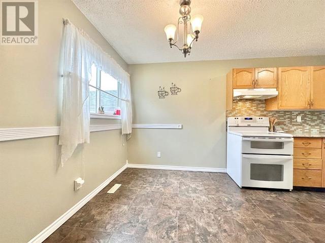 9104a - 94 Ave., House semidetached with 3 bedrooms, 1 bathrooms and 3 parking in Lac la Biche County AB | Image 11