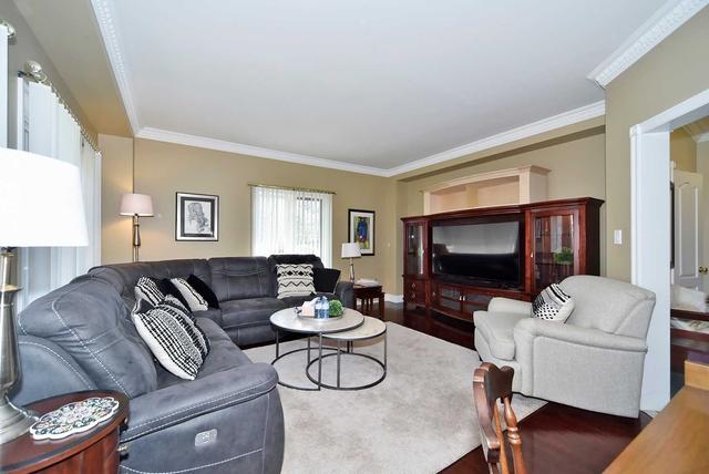 83 Ayton Cres, House detached with 4 bedrooms, 3 bathrooms and 6 parking in Vaughan ON | Image 6