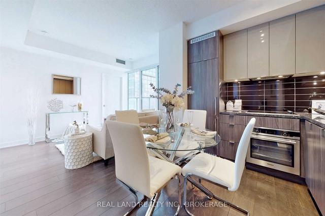 1911 - 125 Blue Jays Way, Condo with 2 bedrooms, 2 bathrooms and 1 parking in Toronto ON | Image 10