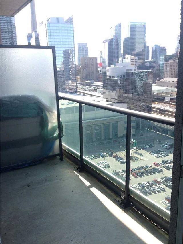2204 - 16 Yonge St, Condo with 1 bedrooms, 1 bathrooms and 1 parking in Toronto ON | Image 9