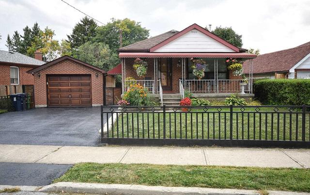 26 Compton Dr, House detached with 3 bedrooms, 2 bathrooms and 5 parking in Toronto ON | Image 1