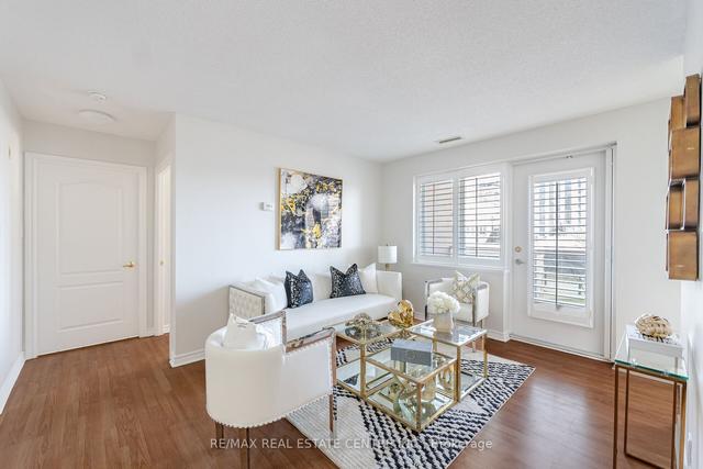 204 - 3 Dayspring Circ, Condo with 2 bedrooms, 2 bathrooms and 1 parking in Brampton ON | Image 3