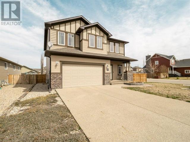 330 10b Street, House detached with 4 bedrooms, 3 bathrooms and 4 parking in Nobleford AB | Image 2