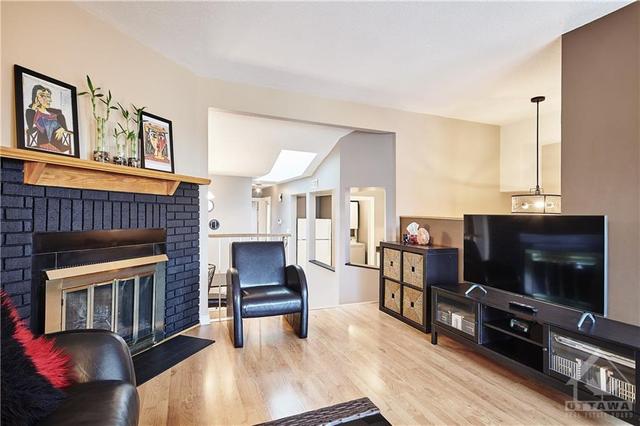 209 Woodfield Drive, Condo with 2 bedrooms, 2 bathrooms and 1 parking in Ottawa ON | Image 6