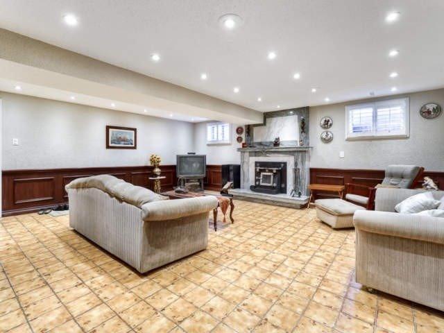 449 Queens Dr, House detached with 4 bedrooms, 4 bathrooms and 6 parking in Toronto ON | Image 15
