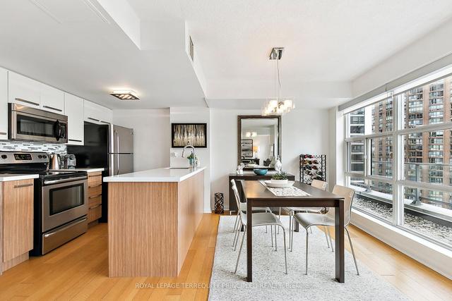 1607 - 11 St Joseph St, Condo with 2 bedrooms, 2 bathrooms and 1 parking in Toronto ON | Image 26