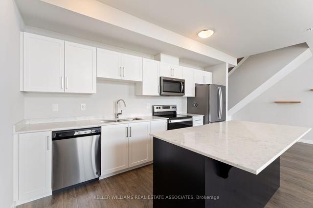 411 - 35 Kingsbury Sq, Condo with 2 bedrooms, 3 bathrooms and 1 parking in Guelph ON | Image 8