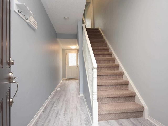 308 - 60 Barondale Dr, Townhouse with 3 bedrooms, 2 bathrooms and 2 parking in Mississauga ON | Image 2