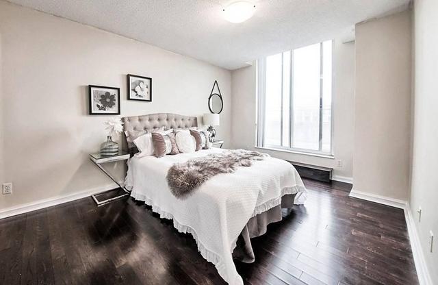 Uph 02 - 256 Doris Ave, Condo with 2 bedrooms, 2 bathrooms and 1 parking in Toronto ON | Image 13