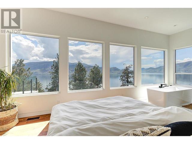 5843 Somerset Avenue, House detached with 3 bedrooms, 3 bathrooms and 2 parking in Peachland BC | Image 7