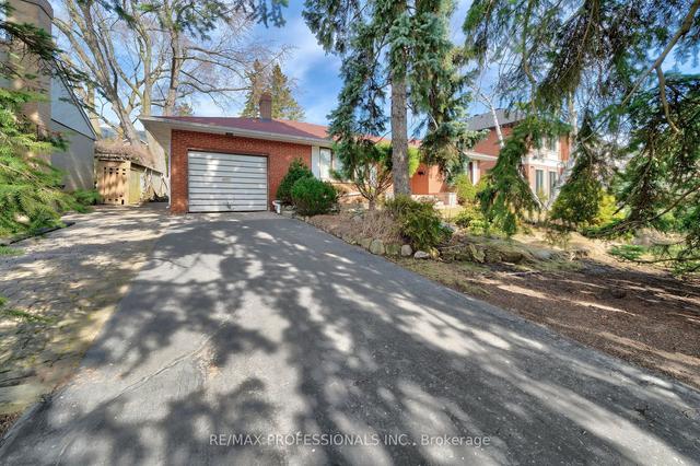 24 Golfcrest Rd, House detached with 2 bedrooms, 1 bathrooms and 4 parking in Toronto ON | Image 12