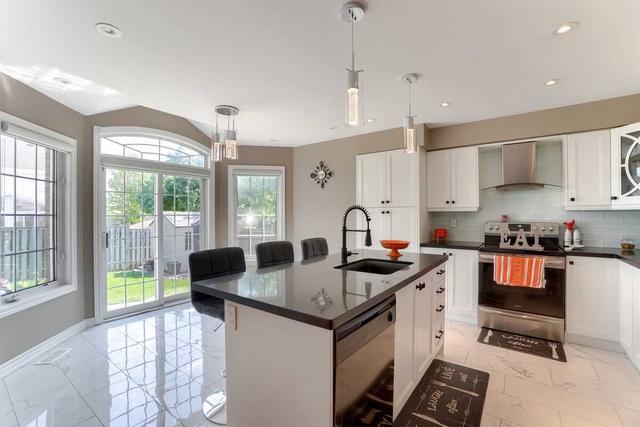 21 Solmar Ave, House detached with 3 bedrooms, 4 bathrooms and 6 parking in Whitby ON | Image 4