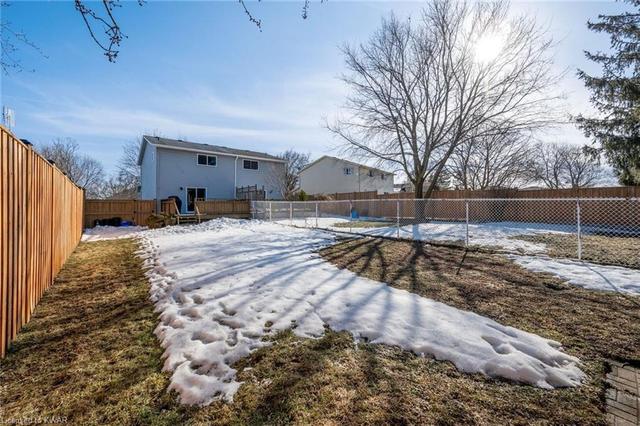 80 Connelly Drive, House semidetached with 3 bedrooms, 1 bathrooms and 3 parking in Kitchener ON | Image 32