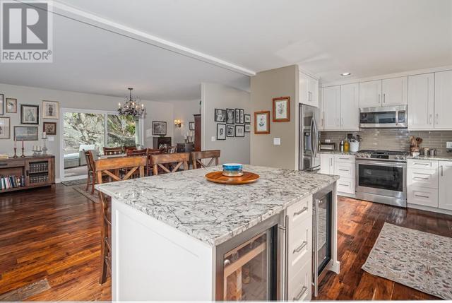 6945 Marine Drive, House detached with 4 bedrooms, 3 bathrooms and 4 parking in West Vancouver BC | Image 12