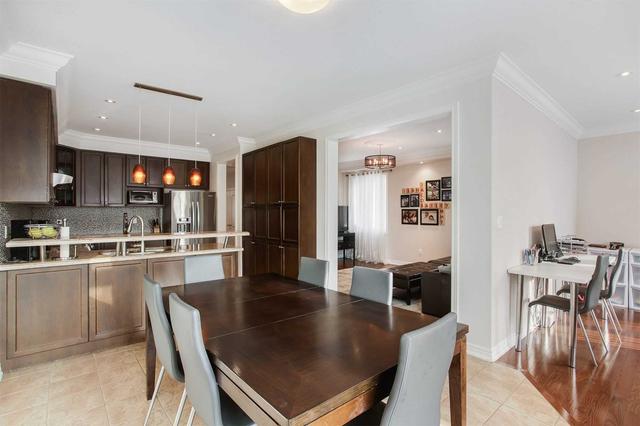 56 Lindvest Cres, House detached with 4 bedrooms, 4 bathrooms and 4 parking in Vaughan ON | Image 5