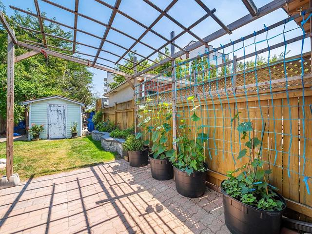 9 Cherrylawn Ave, House semidetached with 3 bedrooms, 2 bathrooms and 5 parking in Toronto ON | Image 20