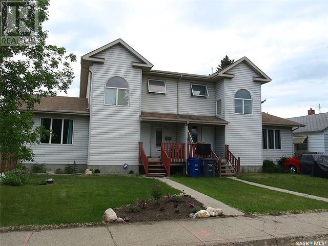 231 - 233 Q Ave N, House detached with 8 bedrooms, 4 bathrooms and null parking in Saskatoon SK | Card Image