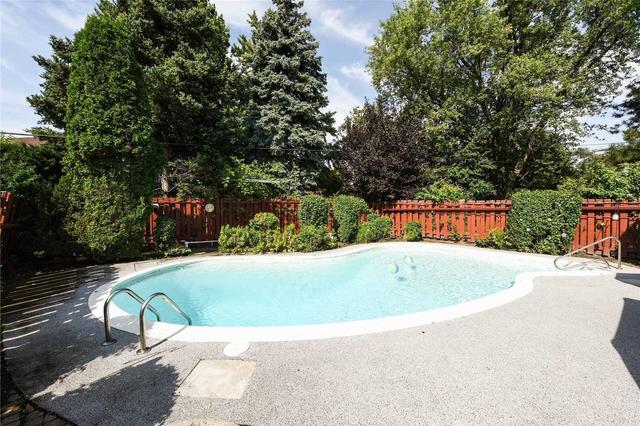21 Mitre Pl, House detached with 3 bedrooms, 3 bathrooms and 4 parking in Toronto ON | Image 19