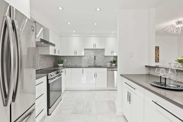 405 - 90 Fisherville Rd, Condo with 2 bedrooms, 2 bathrooms and 2 parking in Toronto ON | Image 3