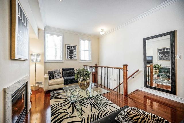 180 Mccaul St, House attached with 3 bedrooms, 2 bathrooms and 1 parking in Toronto ON | Image 34