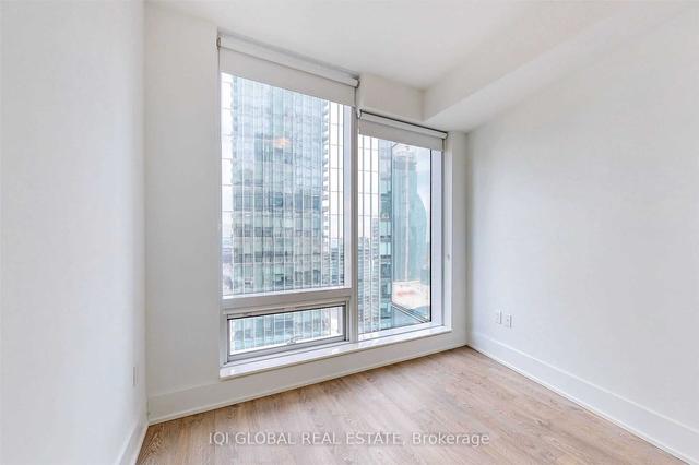 3003 - 10 York St, Condo with 2 bedrooms, 2 bathrooms and 1 parking in Toronto ON | Image 13
