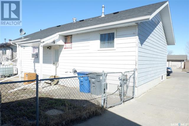 708 Leeville Drive, House detached with 2 bedrooms, 2 bathrooms and null parking in Assiniboia SK | Image 2