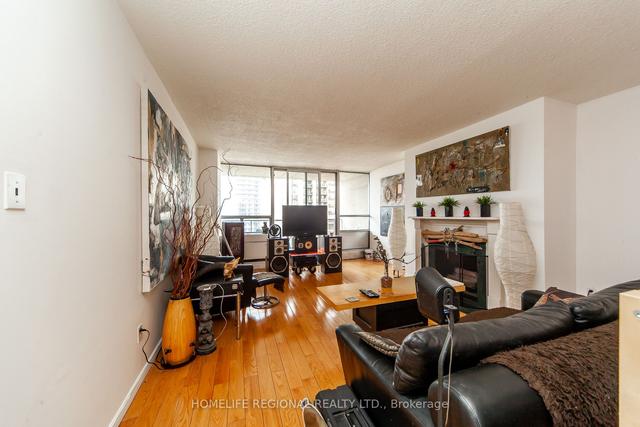 901 - 20 Speers Rd, Condo with 3 bedrooms, 2 bathrooms and 1 parking in Oakville ON | Image 2