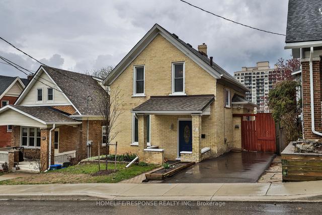 58 Peter St, House detached with 3 bedrooms, 2 bathrooms and 2 parking in Kitchener ON | Image 34