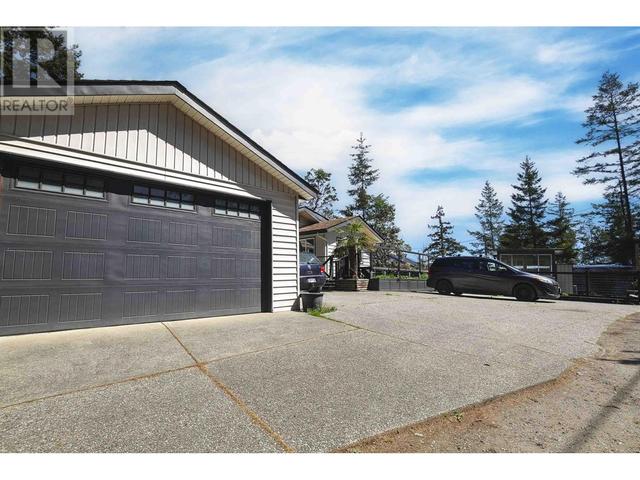 5032 Sherman Lane, House detached with 2 bedrooms, 3 bathrooms and 8 parking in Sunshine Coast B BC | Image 4