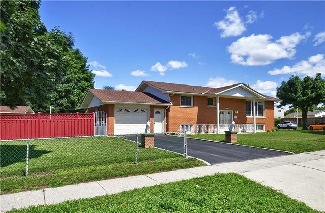 1201 Dunbar Road, House detached with 4 bedrooms, 2 bathrooms and 3 parking in Cambridge ON | Image 2