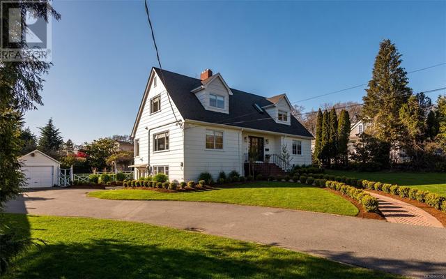 3084 Cadboro Bay Rd, House detached with 5 bedrooms, 3 bathrooms and 2 parking in Oak Bay BC | Image 54