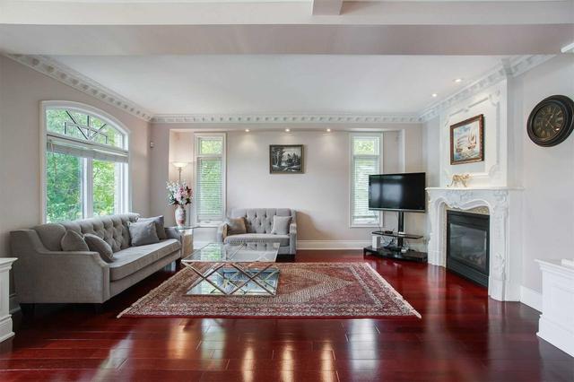 9 Addison Cres, House detached with 5 bedrooms, 4 bathrooms and 6 parking in Toronto ON | Image 2